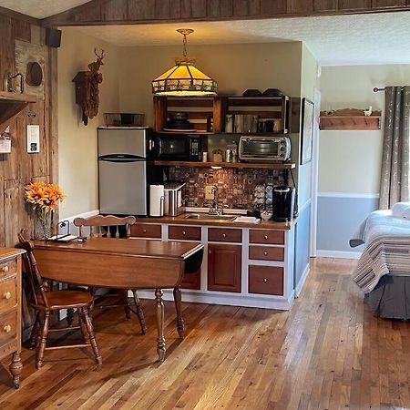 Bourbon Trail Cabin On The Farm 劳伦斯堡 外观 照片