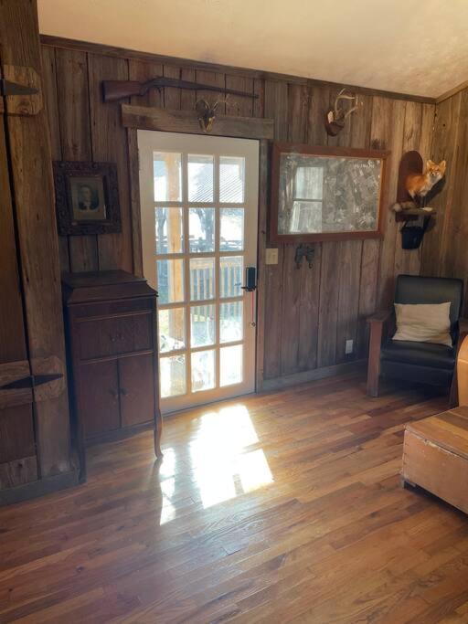 Bourbon Trail Cabin On The Farm 劳伦斯堡 外观 照片