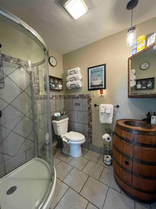 Bourbon Trail Cabin On The Farm 劳伦斯堡 外观 照片