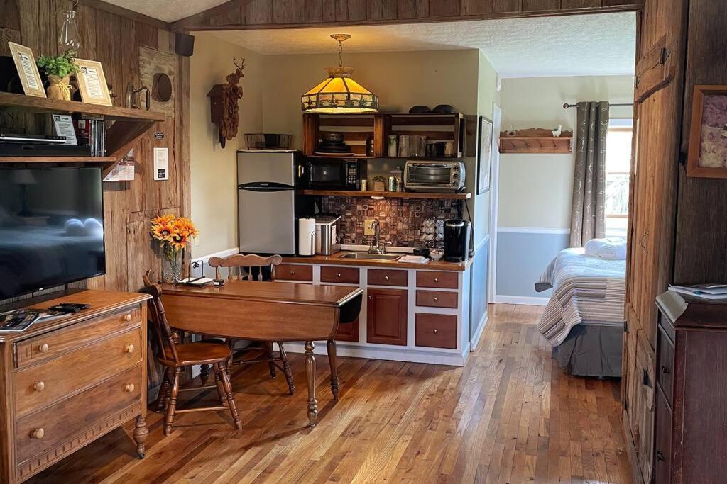 Bourbon Trail Cabin On The Farm 劳伦斯堡 外观 照片