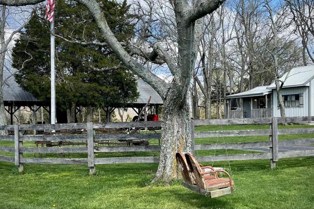 Bourbon Trail Cabin On The Farm 劳伦斯堡 外观 照片