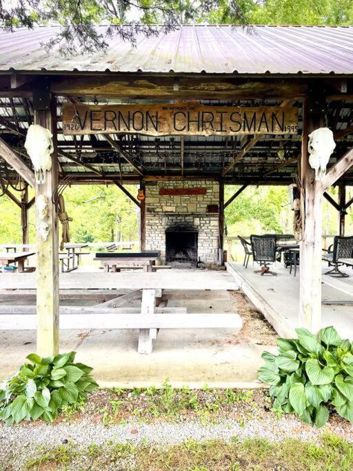 Bourbon Trail Cabin On The Farm 劳伦斯堡 外观 照片