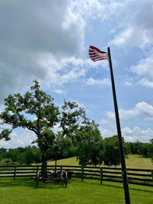 Bourbon Trail Cabin On The Farm 劳伦斯堡 外观 照片