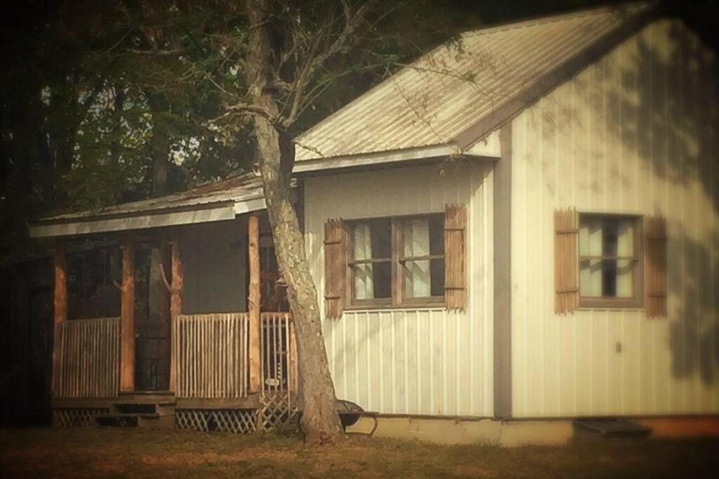 Bourbon Trail Cabin On The Farm 劳伦斯堡 外观 照片
